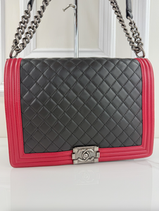 CHANEL QUILTED LARGE BOY FLAP CALFSKIN (BICOLOR BLACK & RED)
