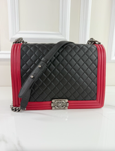 CHANEL QUILTED LARGE BOY FLAP CALFSKIN (BICOLOR BLACK & RED)