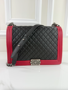 CHANEL QUILTED LARGE BOY FLAP CALFSKIN (BICOLOR BLACK & RED)
