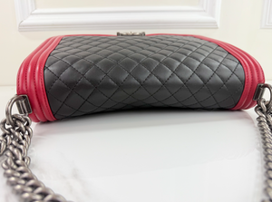 CHANEL QUILTED LARGE BOY FLAP CALFSKIN (BICOLOR BLACK & RED)