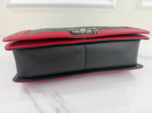 CHANEL QUILTED LARGE BOY FLAP CALFSKIN (BICOLOR BLACK & RED)