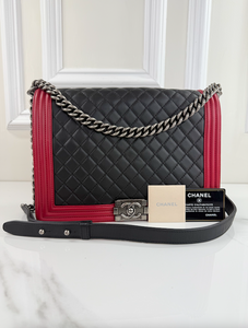 CHANEL QUILTED LARGE BOY FLAP CALFSKIN (BICOLOR BLACK & RED)