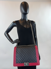 CHANEL QUILTED LARGE BOY FLAP CALFSKIN (BICOLOR BLACK & RED)