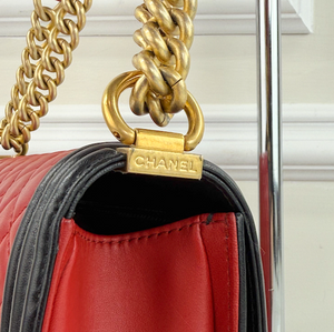 CHANEL QUILTED MEDIUM BOY FLAP LAMBSKIN (BICOLOR BLACK & RED)
