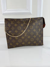 LOUIS VUITTON TOILETRY POUCH 26 + CHAIN