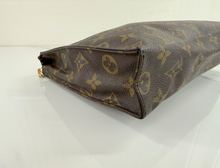 LOUIS VUITTON TOILETRY POUCH 26 + CHAIN