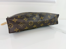 LOUIS VUITTON TOILETRY POUCH 26 + CHAIN