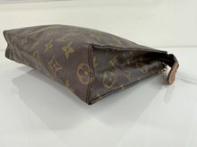LOUIS VUITTON TOILETRY POUCH 26 + CHAIN