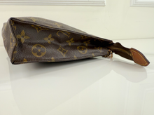 LOUIS VUITTON TOILETRY POUCH 26 + CHAIN