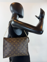 LOUIS VUITTON TOILETRY POUCH 26 + CHAIN