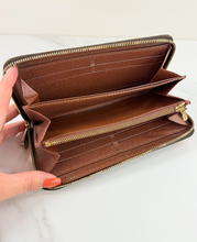 LOUIS VUITTON WALLET ZIPPY ROSES LIMITED EDITION