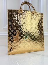 LOUIS VUITTON MIRROR SAC PLAT IN GOLD COLLECTORS ITEM