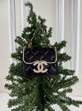 CC FLAP PURSE ORNAMENT XL + EARRINGS (BLACK)