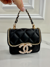 CC FLAP PURSE ORNAMENT XL + EARRINGS (BLACK)