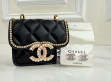 CC FLAP PURSE ORNAMENT XL + EARRINGS (BLACK)