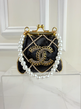 CC CLASP PURSE ORNAMENT XL + EARRINGS (BLACK)