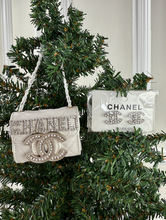 CC SNAP PURSE ORNAMENT + EARRINGS (WHITE)