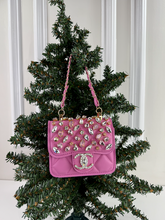 CC FLAP PURSE ORNAMENT XL + EARRINGS (PINK)