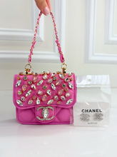 CC FLAP PURSE ORNAMENT XL + EARRINGS (PINK)