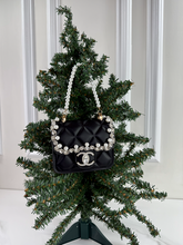 CC FLAP PURSE ORNAMENT XL + EARRINGS (BLACK)