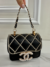 CC FLAP PURSE ORNAMENT XL + EARRINGS (BLACK)