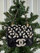 CC FLAP PURSE ORNAMENT XL + EARRINGS (BLACK)