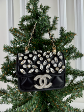 CC FLAP PURSE ORNAMENT XL + EARRINGS (BLACK)