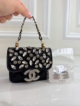 CC FLAP PURSE ORNAMENT XL + EARRINGS (BLACK)