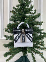 CC FLAP PURSE ORNAMENT XL + EARRINGS (WHITE)