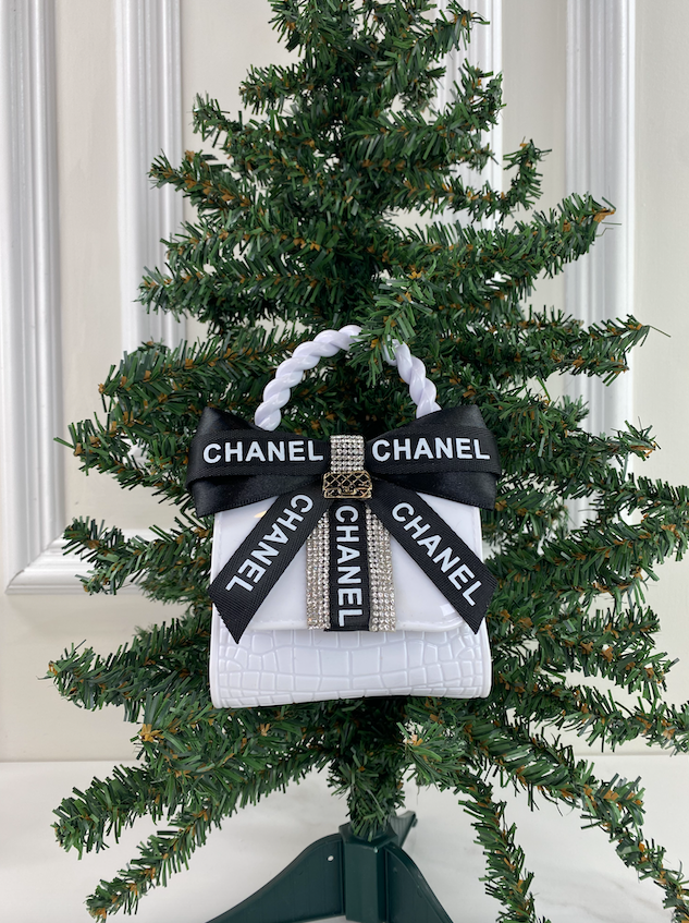 CC FLAP PURSE ORNAMENT XL + EARRINGS (WHITE)