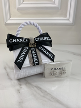 CC FLAP PURSE ORNAMENT XL + EARRINGS (WHITE)