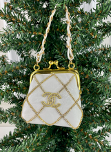 CC CLASP PURSE ORNAMENT XL + EARRINGS (WHITE)