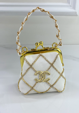 CC CLASP PURSE ORNAMENT XL + EARRINGS (WHITE)