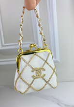 CC CLASP PURSE ORNAMENT XL + EARRINGS (WHITE)