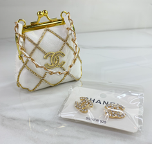 CC CLASP PURSE ORNAMENT XL + EARRINGS (WHITE)