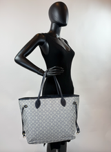 LOUIS VUITTON NEVERFULL MM MINI LIN DENIM BLUE