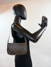 LOUIS VUITTON POCHETTE ACCESSOIRES