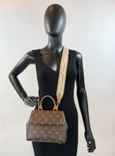 LOUIS VUITTON CLUNY MINI (NEW MODEL)