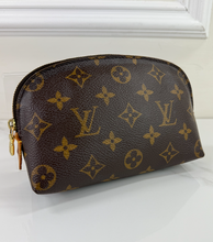 LOUIS VUITTON COSMETIC POUCH CA1023