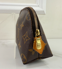 LOUIS VUITTON COSMETIC POUCH CA1023
