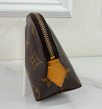 LOUIS VUITTON COSMETIC POUCH CA1023