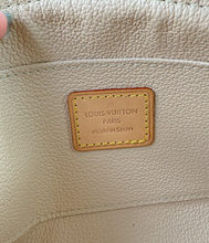 LOUIS VUITTON COSMETIC POUCH CA1023