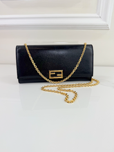 FENDI VITELLO PALMELLATO CONTINENTAL WALLET ON CHAIN