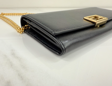 FENDI VITELLO PALMELLATO CONTINENTAL WALLET ON CHAIN