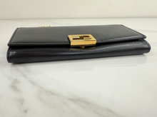FENDI VITELLO PALMELLATO CONTINENTAL WALLET ON CHAIN