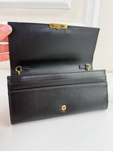 FENDI VITELLO PALMELLATO CONTINENTAL WALLET ON CHAIN