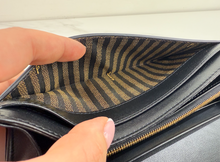 FENDI VITELLO PALMELLATO CONTINENTAL WALLET ON CHAIN