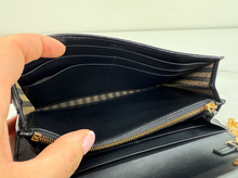 FENDI VITELLO PALMELLATO CONTINENTAL WALLET ON CHAIN