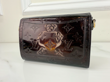 LOUIS VUITTON VERNIS ROSSMORE PM AMARANTE