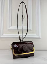 LOUIS VUITTON VERNIS ROSSMORE PM AMARANTE